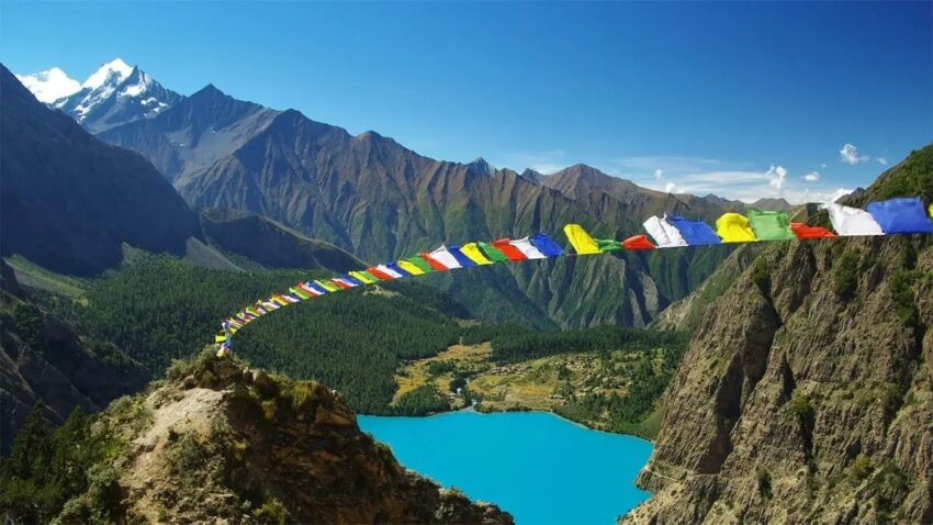 phoksundo lake in upper dolpo trek
