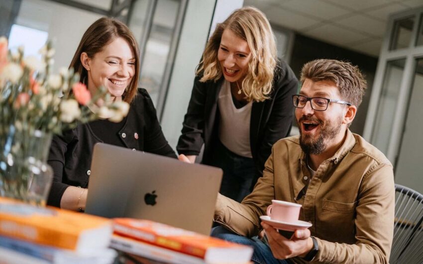 01 creative agency employees