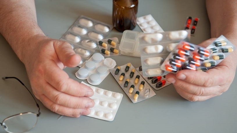holding medicine pills in her hands 11zon