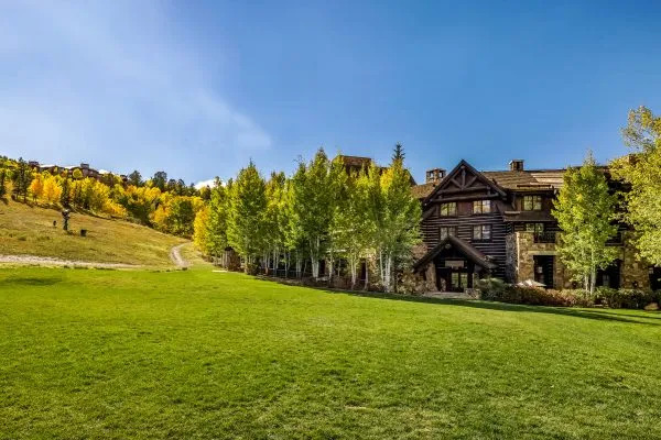 Exterior Summer 600x400 1