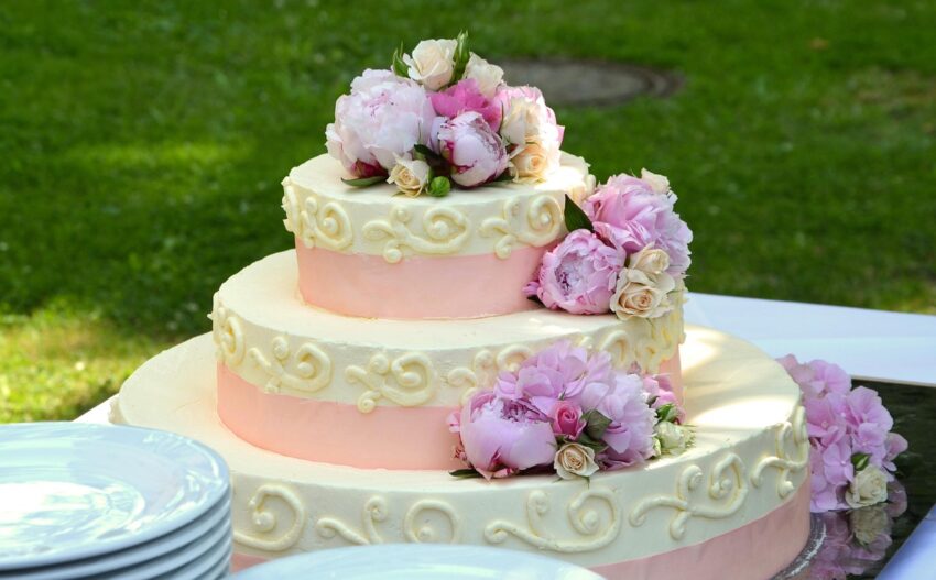 wedding cake 639516 1280