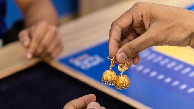 White Gold Gold Buyers 1 1