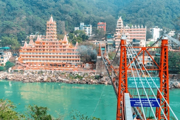 rishikesh spiritual city on ganges 600nw 2651154133 4