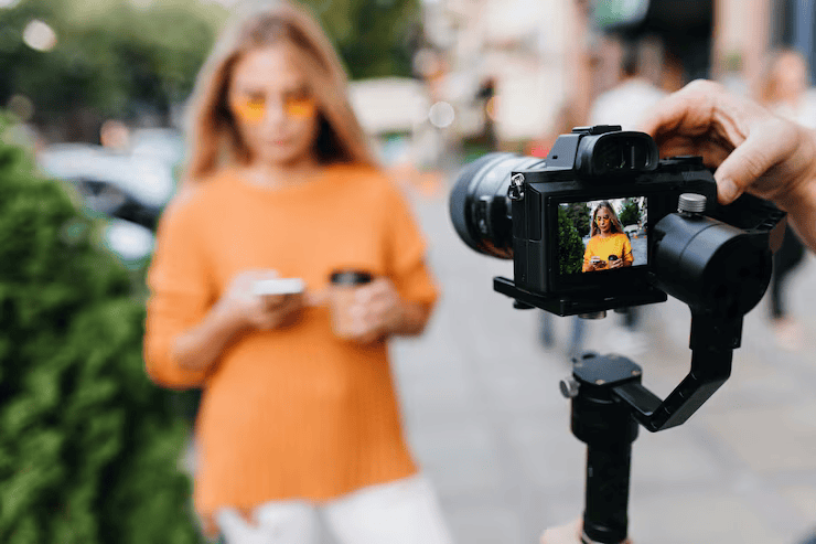 blur portrait woman yellow glasses with black camera focus 197531 5488
