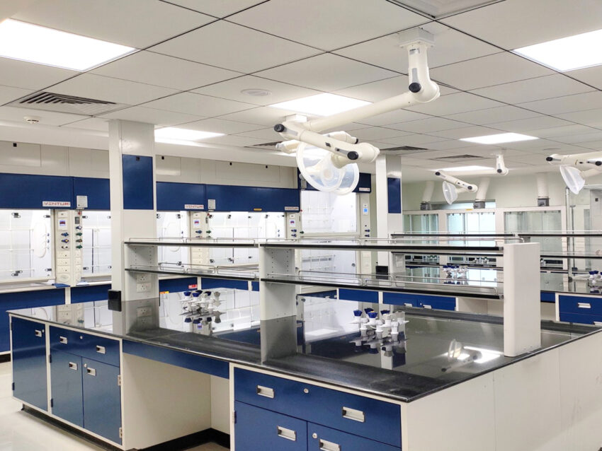 laboratory furniture manufacturers