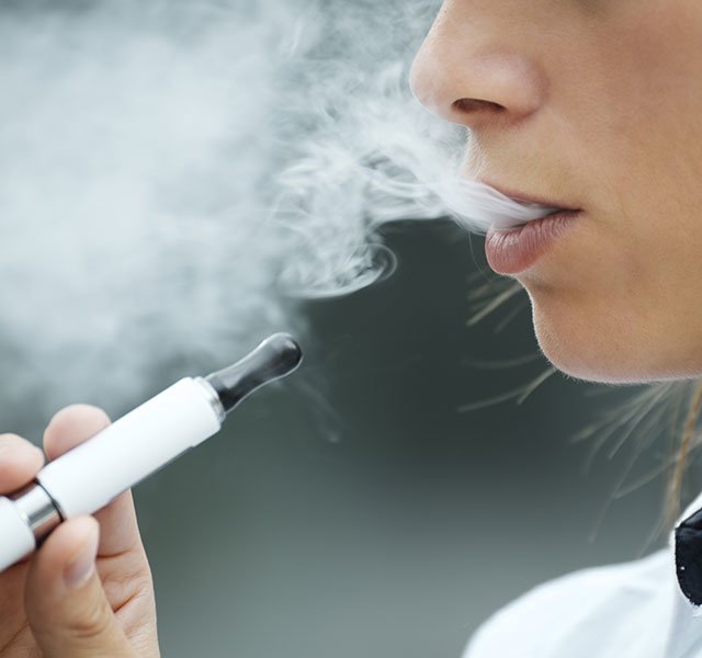 young person vaping 1