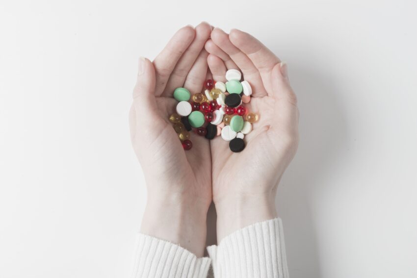 hands patient with pills