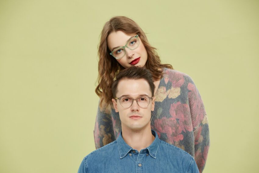 glassesshop man 9276478 1920