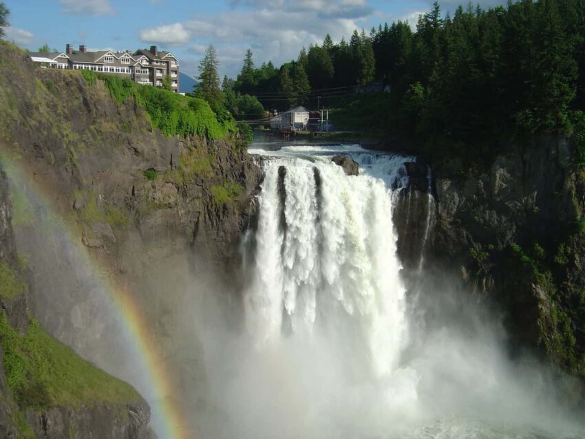 Snoqualmie Falls in June 2008 1