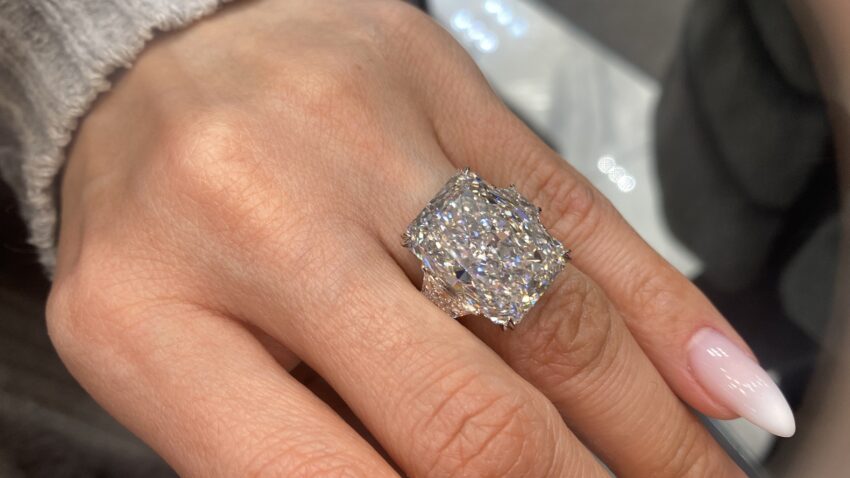 lab grown diamond wedding ring