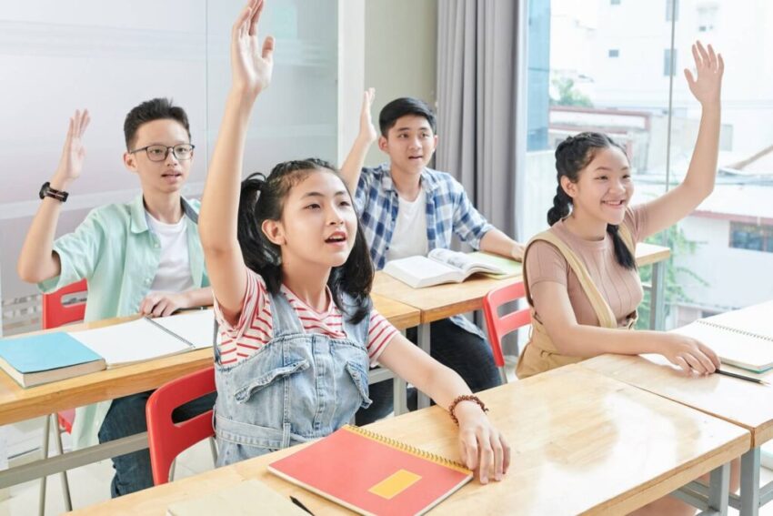 pupil raising hands 1024x683 1