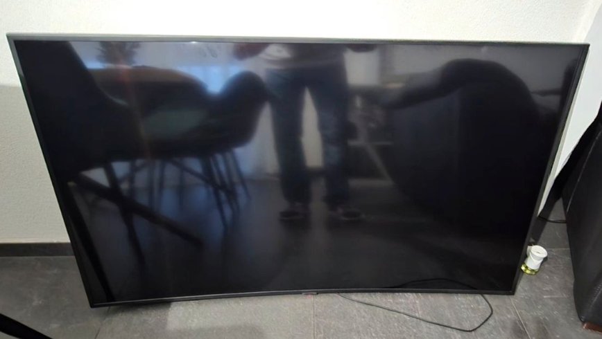 55-inch LED TV from Samsung   (screen not working) 