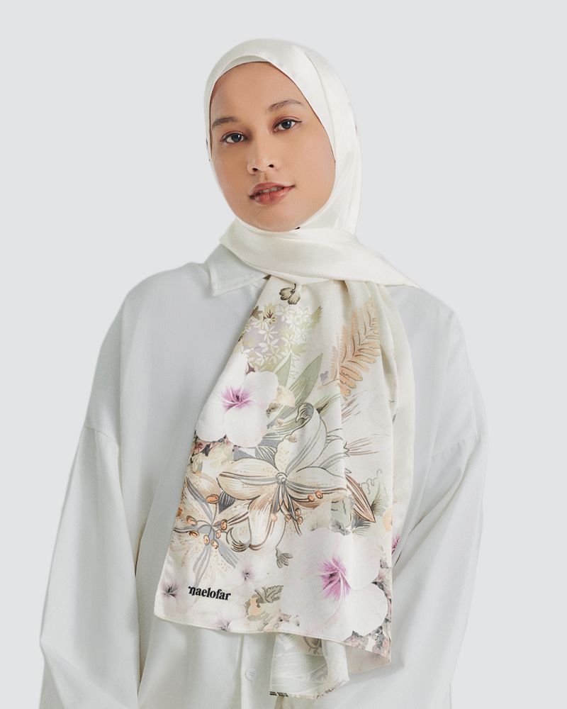 Naelofar satin shawl Clearance