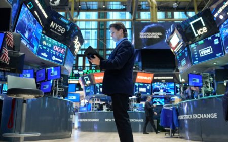 Stocks Sink as Investors Worry About China’s AI Advances
