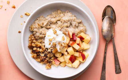 How to make Oatmeal with Nuts and Fruits