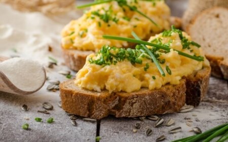 How to Make Scrambled Eggs with Whole Wheat Toast and Avocado