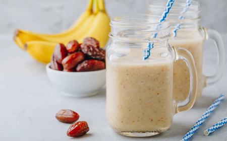 Banana & Date Smoothie