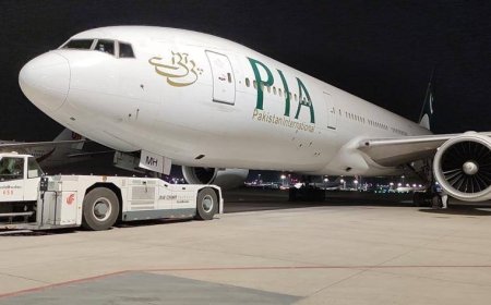 PIA Plane Lands in Lahore Without One Wheel