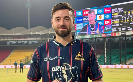 PSL: Vince Gets Hairdryer Gift for Match-Winning Ton
