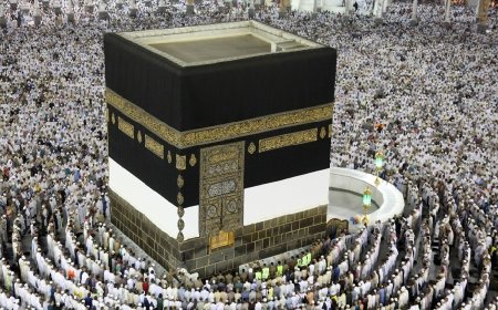 KPK Announces Free Hajj for 17 Laborers