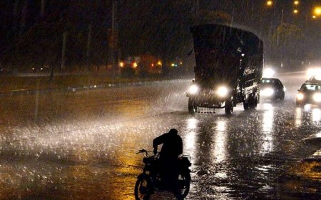 Rain Causes Power Outage in Several Areas of Karachi