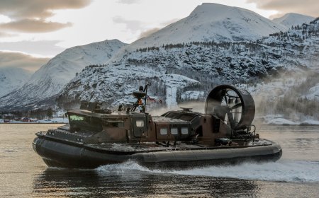 UK Royal Marines Hand Over Three Hovercraft to Pakistan Navy