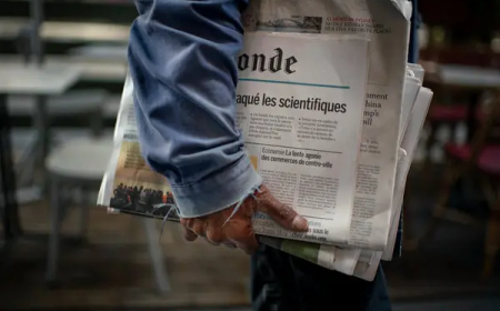 From Rawalpindi to Paris: The Last Newspaper Seller Standing