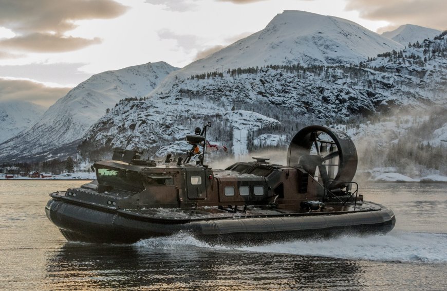UK Royal Marines Hand Over Three Hovercraft to Pakistan Navy