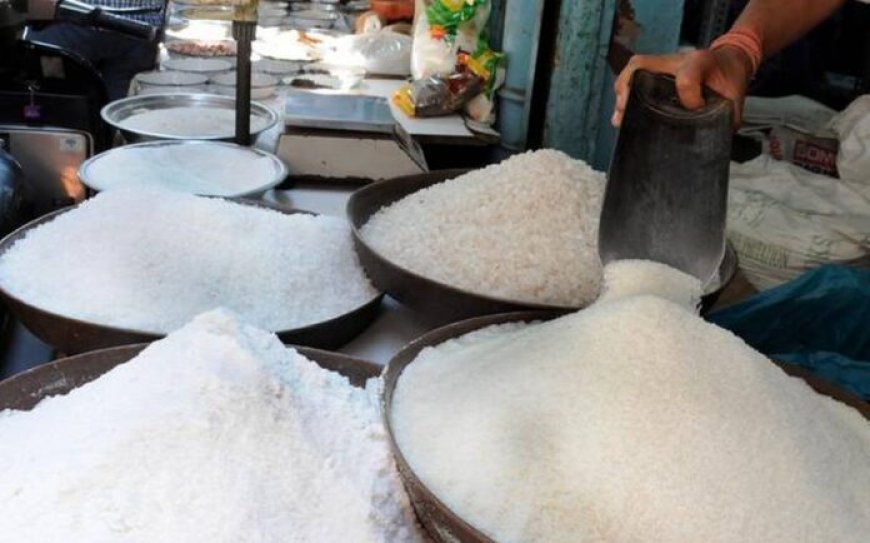 Islamabad Sets Sugar Price at Rs165, Warns Shopkeepers of Action