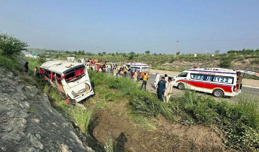 Islamabad–Lahore Motorway Bus Crash Leaves 8 Dead