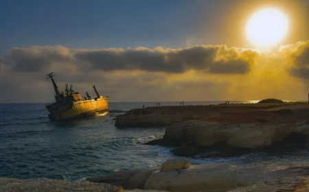 At least 68 dead after migrant boat sinks off Yemen