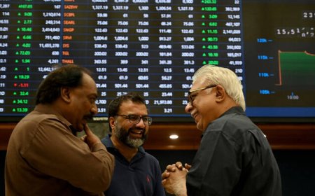 Pakistan Stock Exchange Hits Record High at 142,671 Points