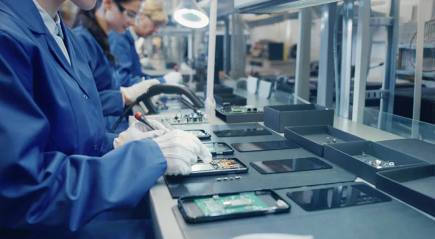 Local Mobile Phone Manufacturing in Pakistan Falls 46% in August 2025