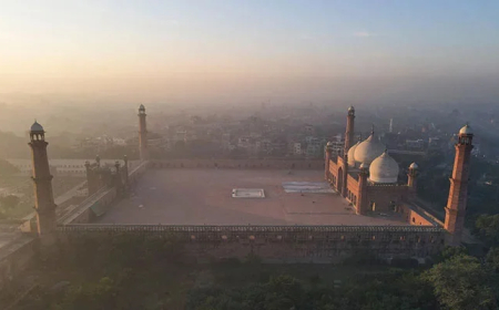Lahore Again Tops Global Pollution Rankings, Faisalabad AQI Hits Extremely Hazardous Level