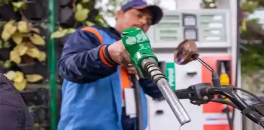 Petrol Price in Pakistan Likely to Drop by Rs6.10 From October 16, 2025