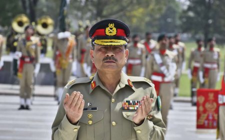 Field Marshal Asim Munir Receives Historic Guard of Honour at GHQ After Taking Charge as Pakistan’s First CDF