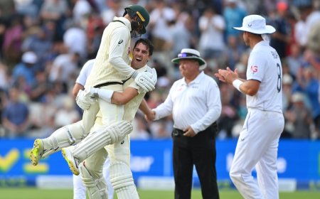 Australia lead England after 20 wickets fall at Boxing Day Ashes Test
