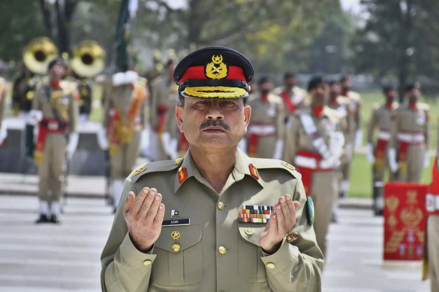Field Marshal Asim Munir Receives Historic Guard of Honour at GHQ After Taking Charge as Pakistan’s First CDF