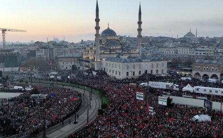 Hundreds of thousands march in Istanbul in solidarity with Gaza