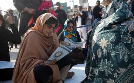 Imran Khan’s Sisters, PTI Workers Stage Sit-In Near Adiala Jail After Meeting Denial