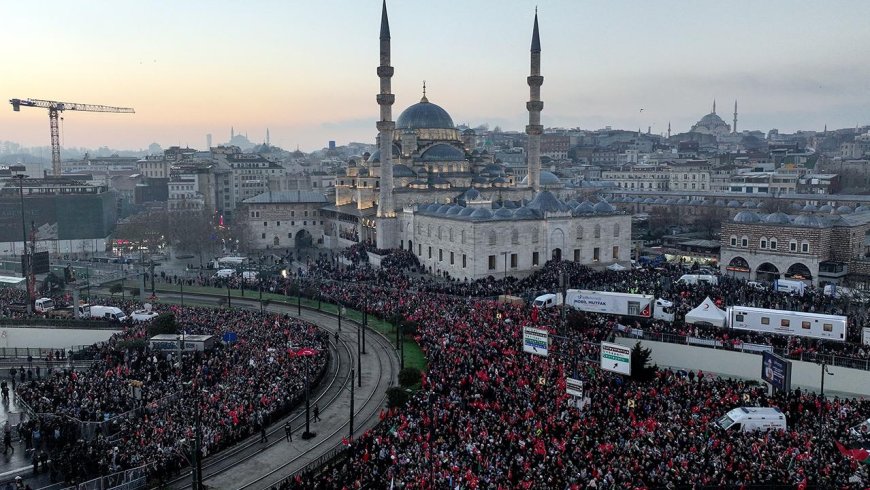 Hundreds of thousands march in Istanbul in solidarity with Gaza