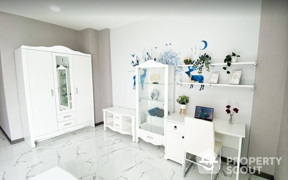 ทาวน์เฮาท์ 4 นอน ห้องใหญ่