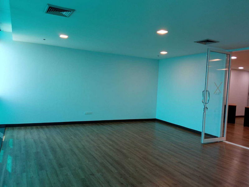 For Rent Bangkok Office in Ratchadapisek MRT Sutthisan Huai Khwang BRE18518