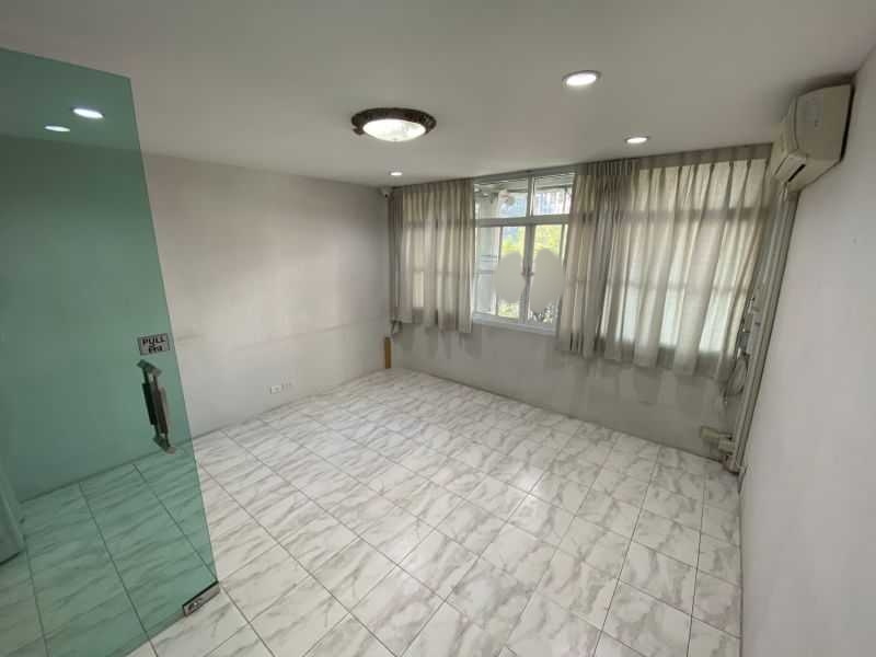 For Sale and Rent Bangkok Shophouse Sukhumvit BTS Ekkamai Watthana BRE17184