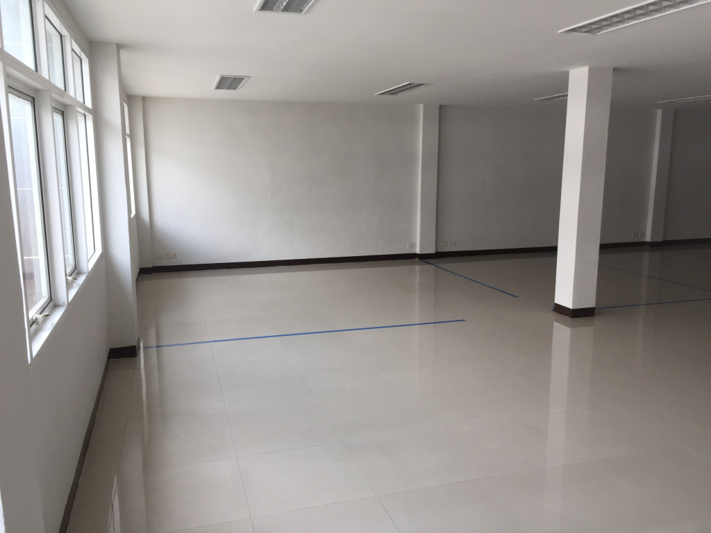 For Sale and Rent Office Ratchadaphisek MRT Ratchadapisek Huai Khwang BRE0414