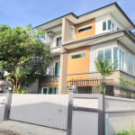 For Sale and Rent Bangkok House on Sutthisan Road near MRT Sutthisan in Huai Khwang BRE7603
