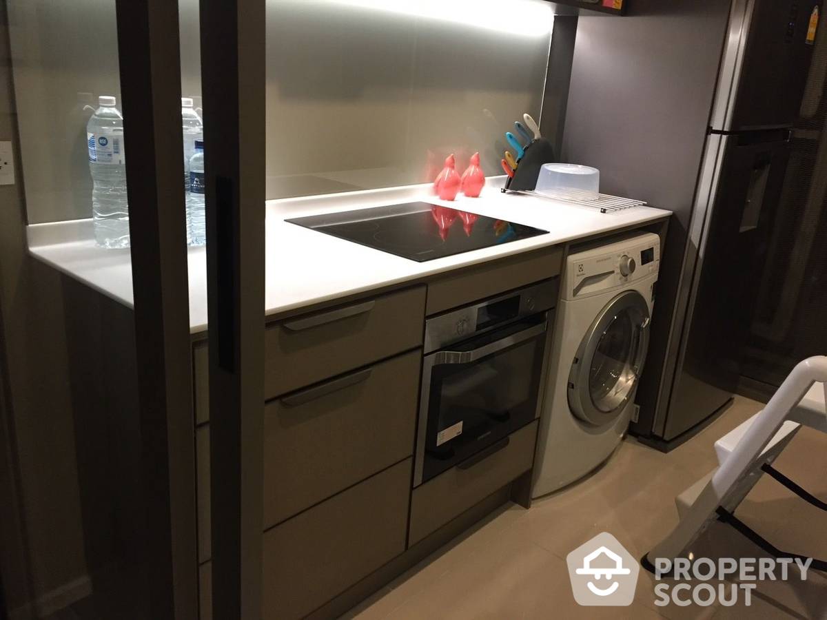 Amazing High Rise 2-BR Condo at 333 Riverside