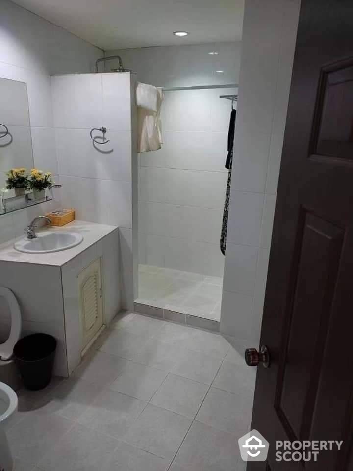Spacious 3-BR Villa