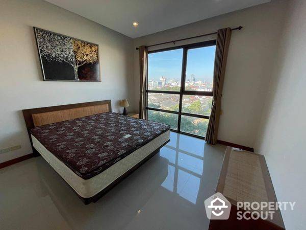 Large 1-BR Condo