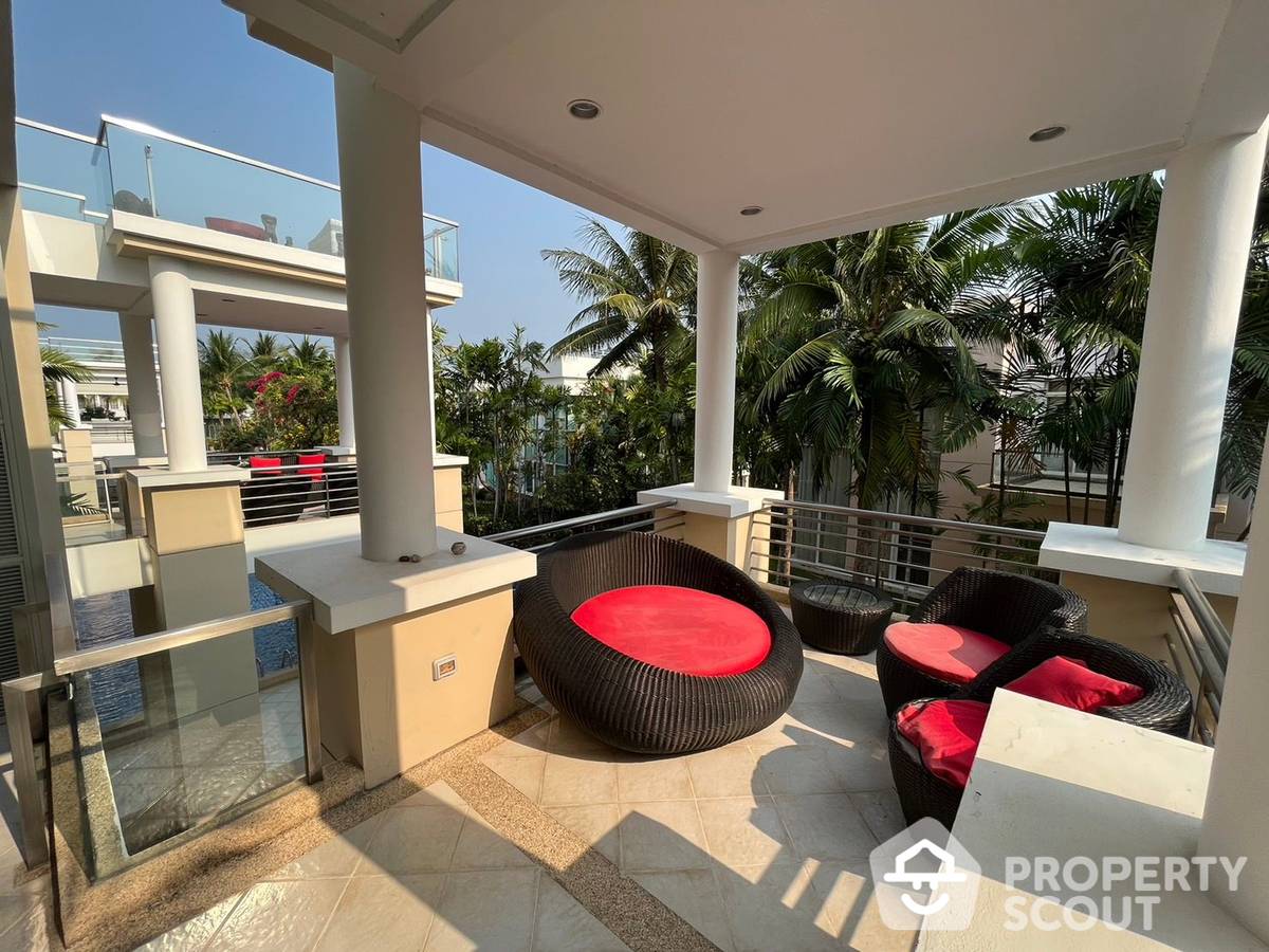 Spacious 2-BR Serviced Apt.